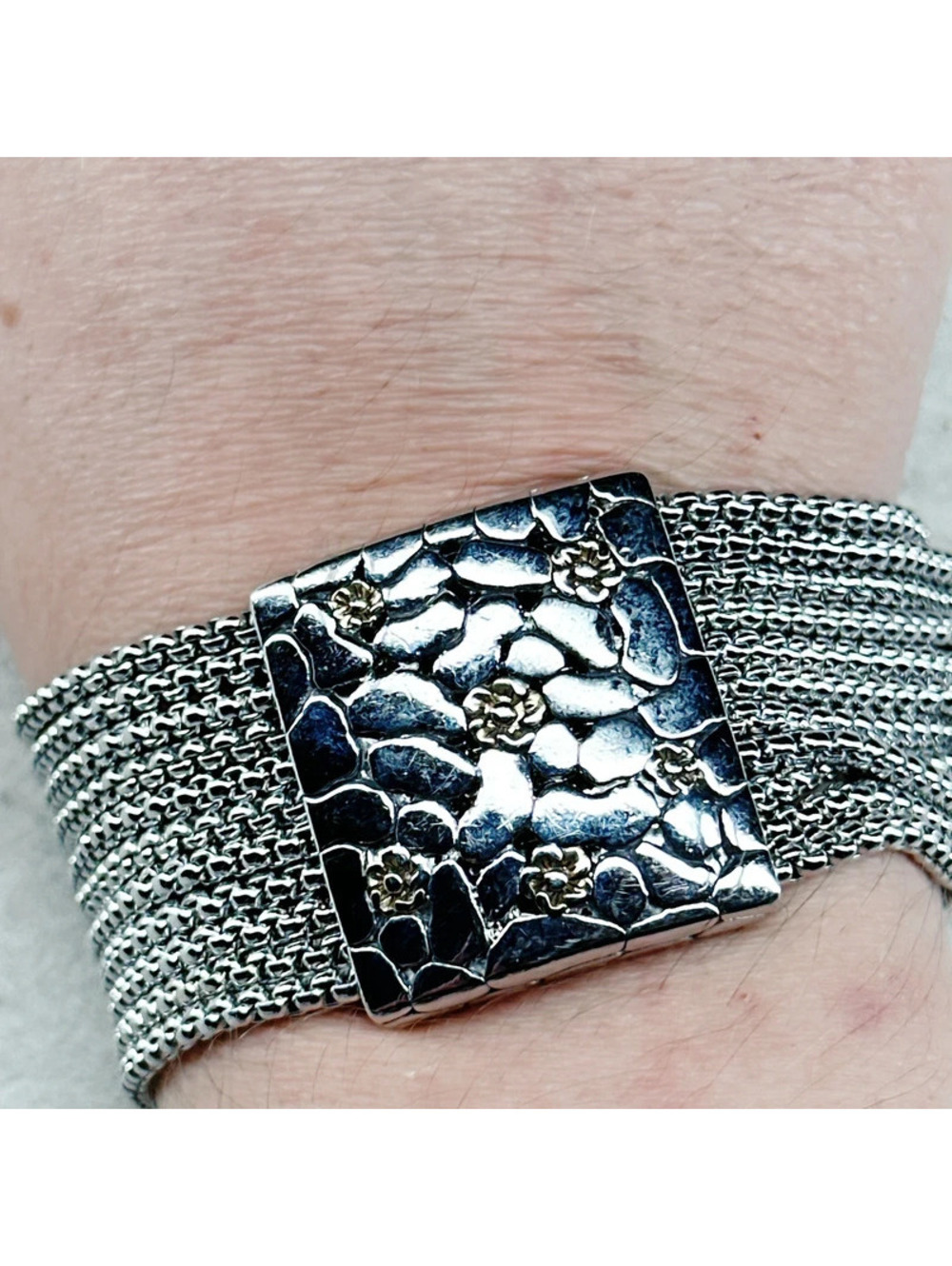 389u. Two Tone Floral magnet Bracelet